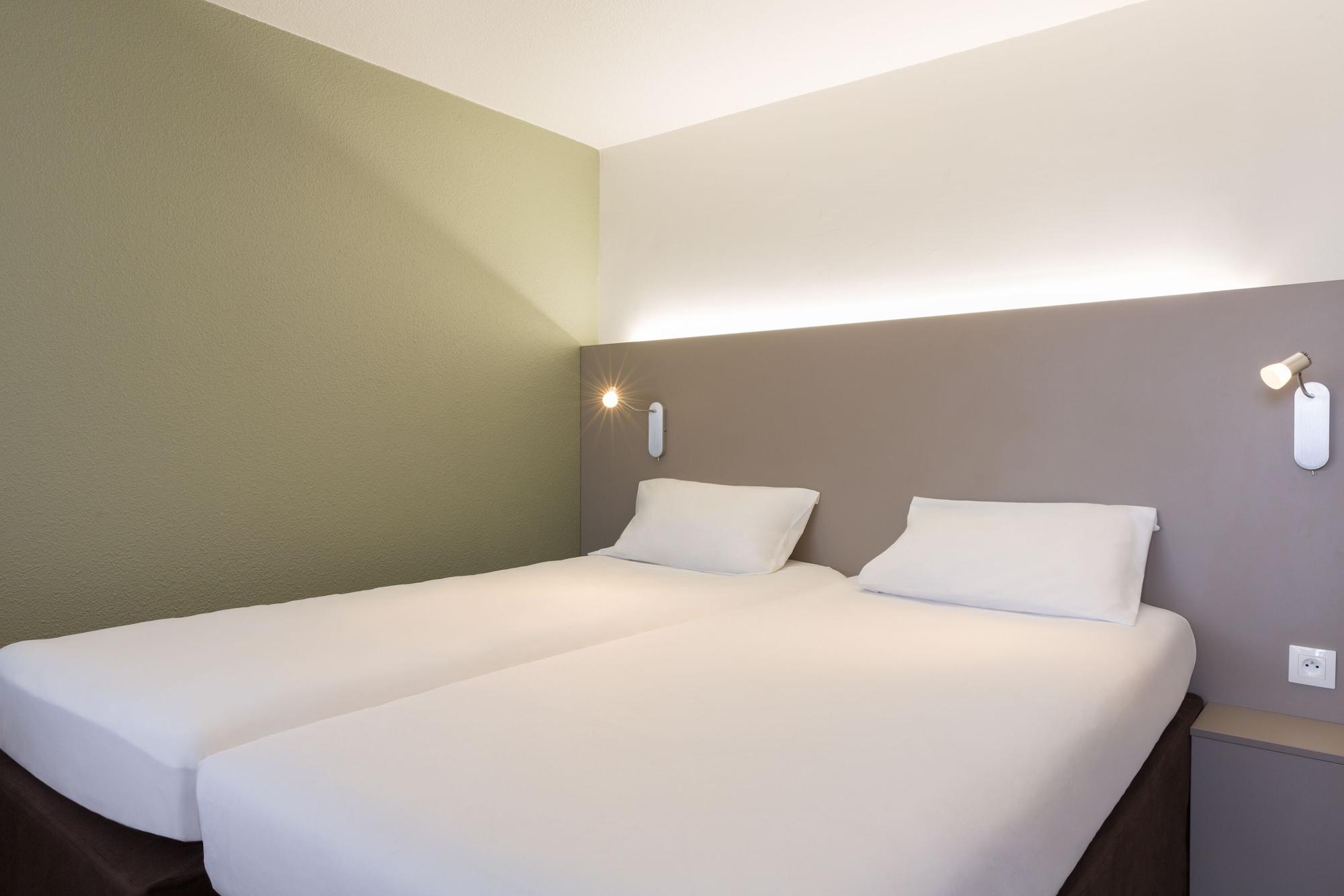 Campanile Annecy ~ Metz-Tessy Hotel ภายนอก รูปภาพ